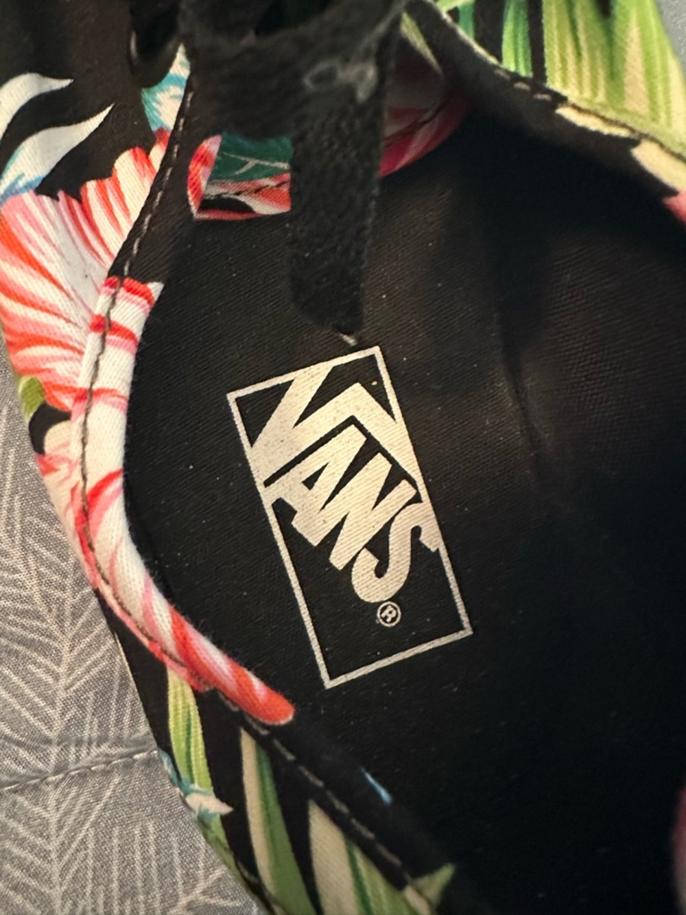 Like New Vans Floral Hawaiian Black Colorway sneakers sz W8 M 6.5 - Picture 7 of 10
